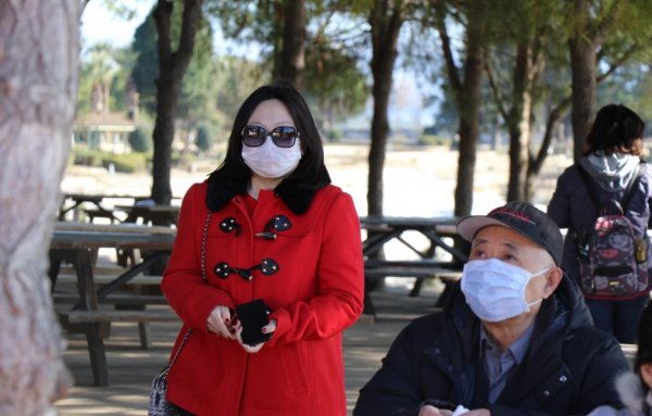 Çinli turistler Türkiye'de maskelere akın ediyor