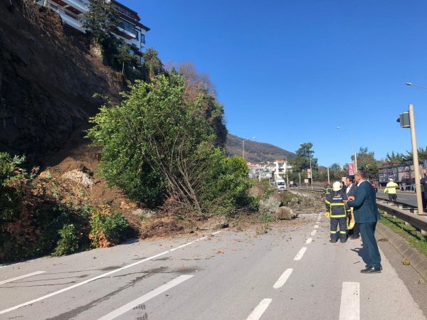 Samsun-Ordu kara yolunda heyelan meydana geldi