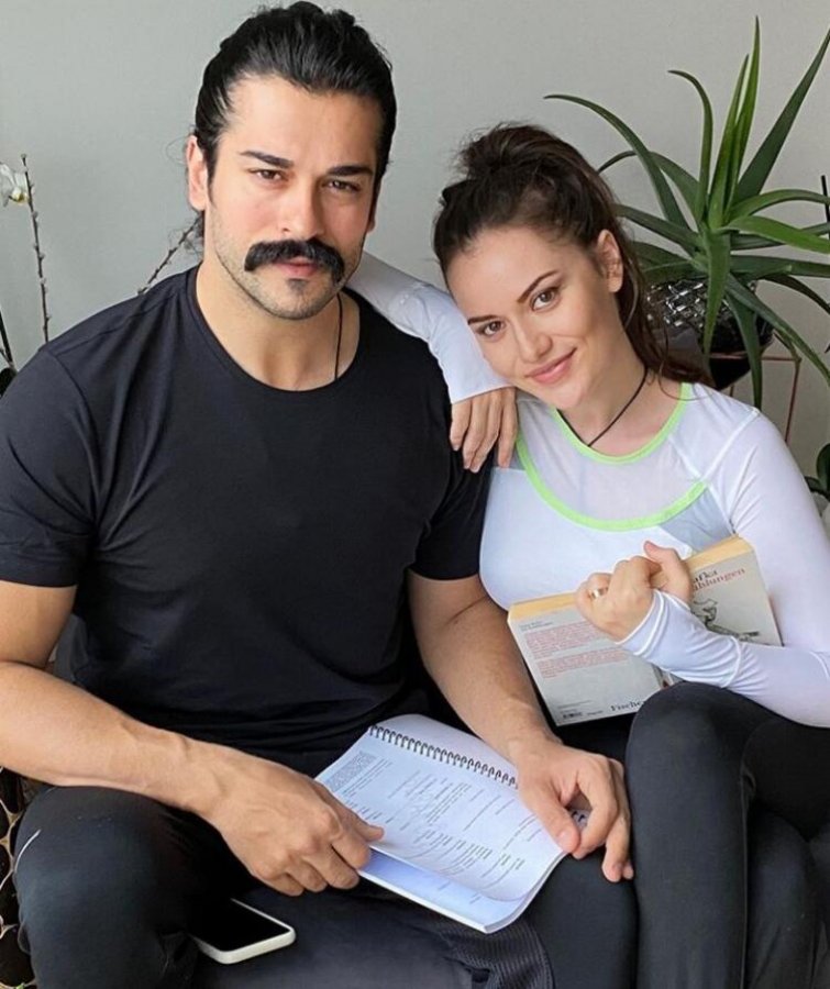 Fahriye Evcen ile Burak Özçivit evde iş bölümü yaptı