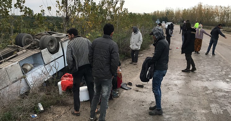 Adana'da Tarım İşçilerini Taşıyan Midibüs Devrildi:11 Yaralı!