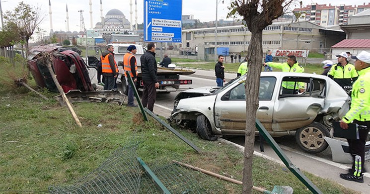 Çanakkale'de Zincirleme Kaza: 3 Yaralı