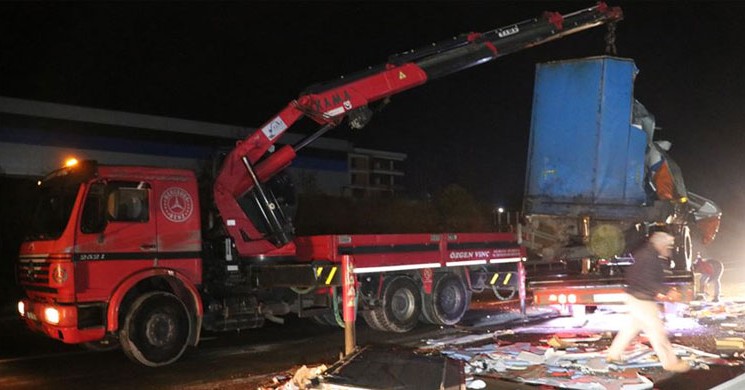 Feci Kaza! Yolcu Otobüsü İle Kargo TIR'ı Çarpıştı: 2 Ölü, 23 Yaralı