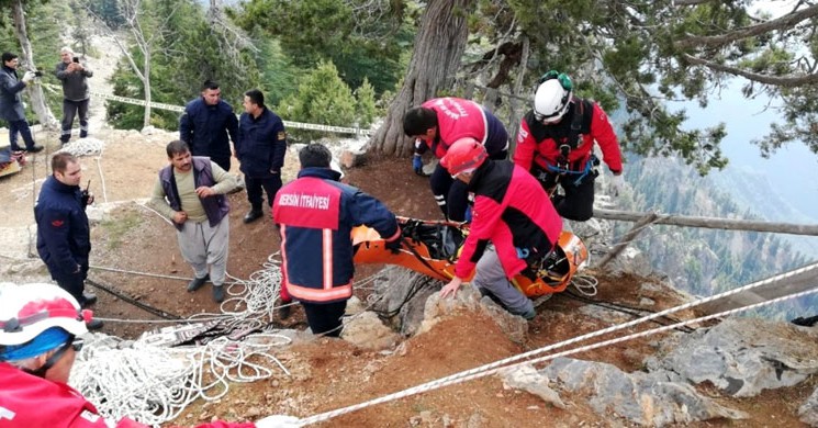 Kayıp Gencin Cesedi 200 Metrelik Uçurumda Bulundu