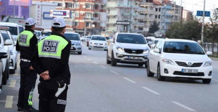 Trafik Polisi, Eşine Ceza Kesti